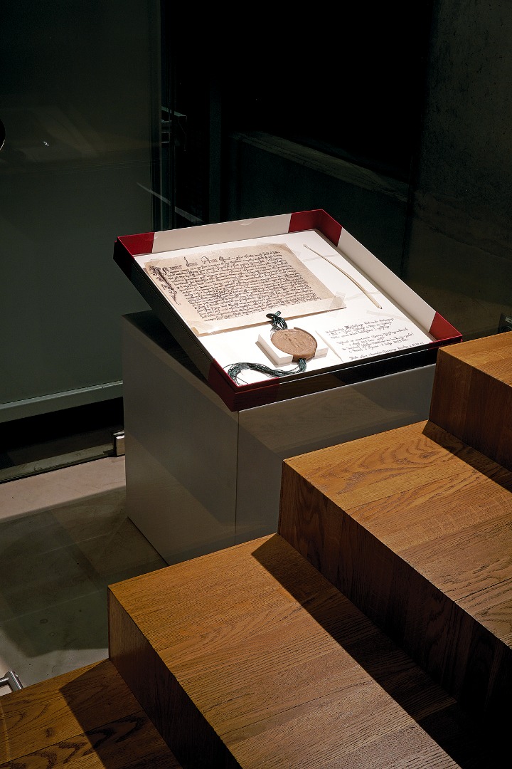 Miejsce obecnej ekspozycji zrekonstruowanego dokumentu w siedzibie Muzeum Miejskiego w Żorach. Fot. J. Struczyk.