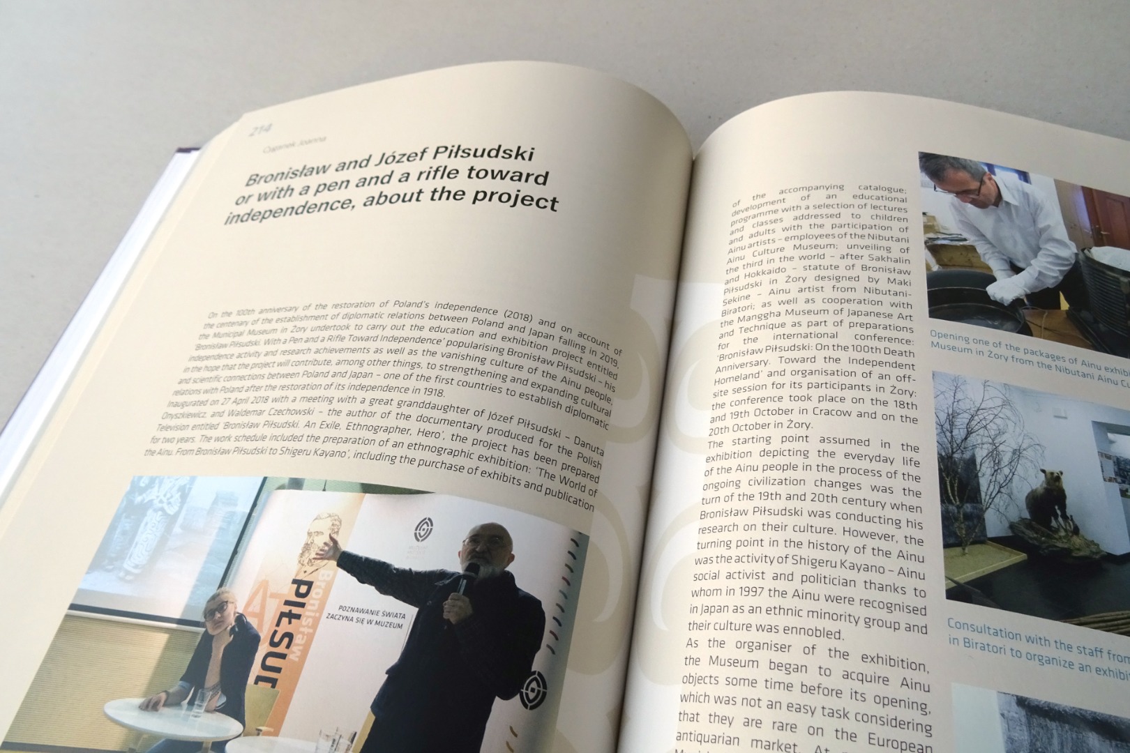 Świat Ajnów, katalog